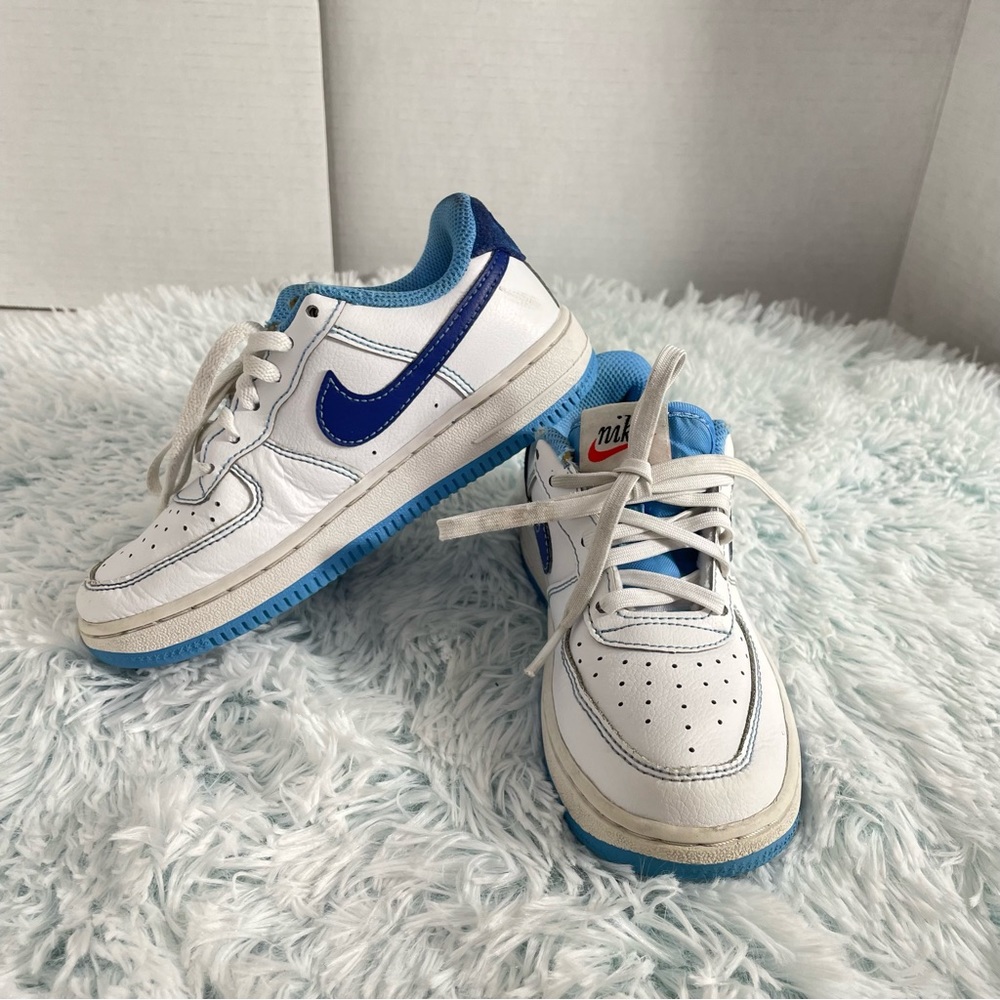 - Youth Nike Air Force 1